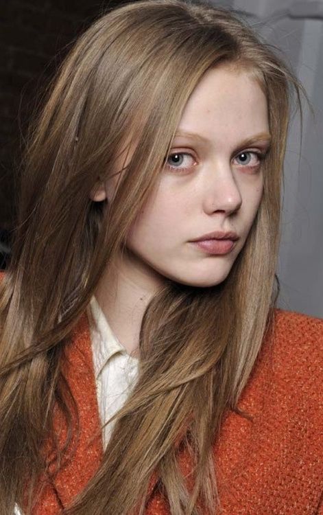 Cute Prom Hairstyles, Frida Gustavsson, Girls Hijab, Alt Girls, Model Lifestyle, Victoria Secret Fashion Show, African Beauty, Natural Hair Color, Hairstyles With Bangs