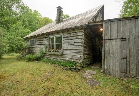 Vintage Log Cabin, Highlands North Carolina, Log Cabin Plans, Old Cabins, Old Cabin, Little Cabin In The Woods, Highlands Nc, Log Cabin Rustic, Cute Little Houses