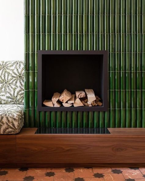 Tiled Fireplace Wall, Dreamy Apartment, Mid Century Fireplace, 60s House, Modern Classic Interior, Fireplace Tile Surround, Chimney Breast, Fireplace Remodel, Indoor Fireplace