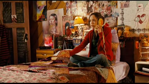 Juno Movie, Movie Bedroom, Movie Rooms, 90s Bedroom, Elliot Page, Teen Girl Bedroom Ideas, Guess The Movie, Teen Rooms, Teen Bedrooms