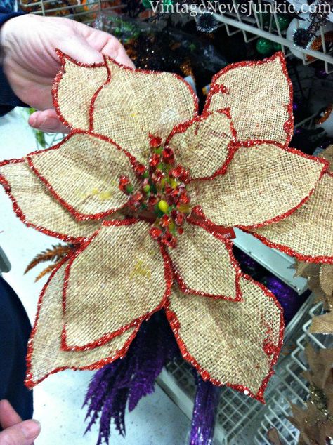 Burlap Crafts Diy, Burlap Projects, Burlap Flower, Fleurs Diy, Diy Burlap, Burlap Crafts, Burlap Christmas, Burlap Flowers, Flower Ornaments