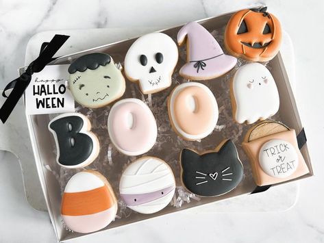 Halloween Cookie Packaging Ideas, Halloween Cat Sugar Cookies, Halloween Cookie Presale, Mini Halloween Cookies, Cookie Themes, Dibujos Halloween, Cookie Halloween, Galletas Halloween, Halloween Sugar Cookies Decorated