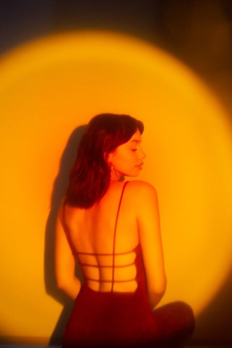 Sunset Lamp Birthday Photoshoot, Yellow Aesthetic Photoshoot, Golden Hour Birthday, Sun Lamp Photoshoot, Photoshoot With Sunset Lamp, Sunset Lamp Photoshoot, Sunset Projection Lamp Photoshoot, Model Portfolio Examples, Spotlight Photography