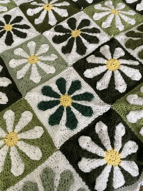 Daisy Crochet Granny Square, Crochet Flower Granny Square Blanket, Crochet Blanket Flower, Retro Daisy Granny Square Blanket, Daisy Granny Square Blanket, Crochet Daisy Square, Crochet Green Blanket, Crochet Daisy Blanket, Crochet Daisy Granny Square