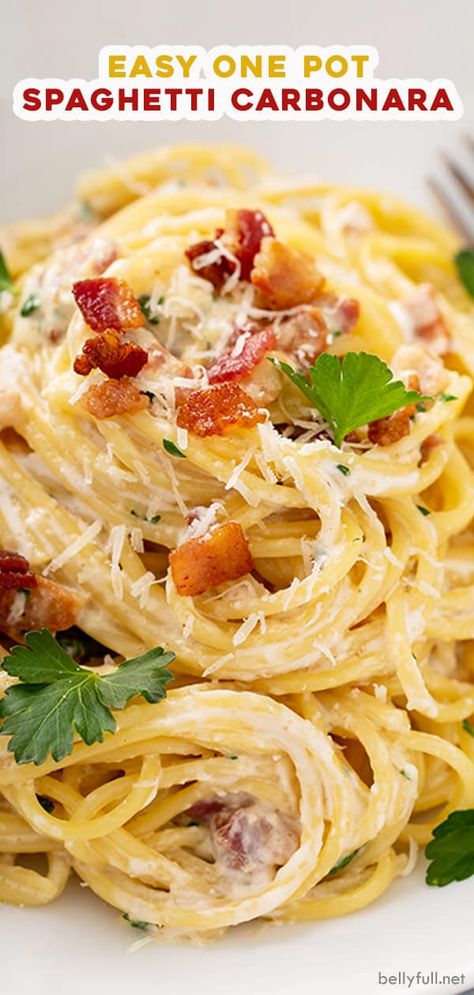 This Spaghetti Carbonara recipe is creamy, luscious, and bursting with flavor. Super easy weeknight dinner lifesaver, using only one pot and on the table in 20 minutes! Carbonara Recipes, Pasta Receipes, Carbonara Recept, Pan Pasta, Spaghetti Carbonara Recipe, Spaghetti Recipes Easy, Pasta Carbonara Recipe, One Pot Spaghetti, Spaghetti Dinner