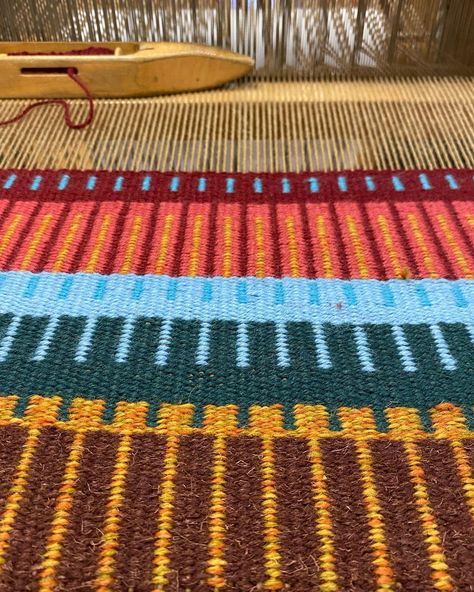 Frittelli & Lockwood on Instagram: “On the loom today: #krokbragd, a Swedish wool weaving technique. These will be table runners and dresser mats. Love the color play, don’t…” Rep Weave, Wool Weaving, Color Play, Hand Woven Textiles, Tapestry Weaving, Weaving Techniques, The Loom, Braided Rugs, Table Runner