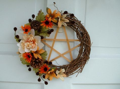 Mabon Wreath, Samhain Wreath, Grape Wreath, Pentacle Wreath, Gratitude Ritual, Pagan Crafts, Mushroom Stroganoff, Samhain Halloween, Autumnal Equinox