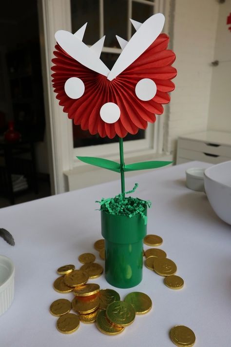 Super Mario Bros Party Ideas Centerpieces, Mario Birthday Party Ideas Decorations, Mario Party Backdrop, Mario Graduation Party, Geek Birthday Party, Mario Party Party, Super Mario Decor, Super Mario Party Table, Super Mario Party Decor