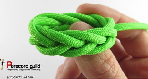 How to tie the Spanish ring knot- 2 passes - Paracord guild Knot Tutorial, Decorative Knots, 550 Cord, Paracord Knots, Knot Braid, Diy Ring, Knots Tutorial, Scouts Crafts, Diy Friendship Bracelets Patterns