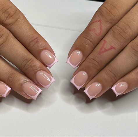 Finger Tip Length Nails, Pink V French Tip Nails Short, Back To School Nails Acrylic Short Pink, Gel Manicure Pink French Tip, X Short Acrylic Nails, French Top Nail Ideas, Blush French Tip Nails, Short French Tip Acrylic Nails Pink, Short Pink French Nails