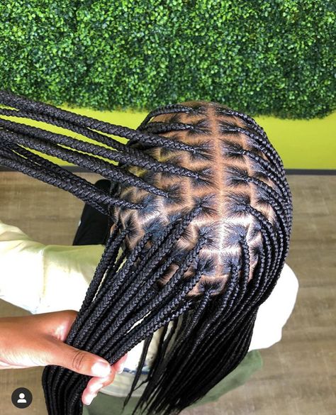 Small Knotless Box Braids Parting, Flat Knotless Braids, Feed In Braids Ponytail, Small Box Braids, Cute Braided Hairstyles, Braids Hairstyles Pictures, Box Braids Styling, Braided Hairstyles Easy, Cute Box Braids Hairstyles