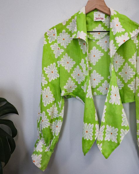 [[ S O L D ]] fricken beautiful vintage funky tie blouse. sheer flowers. lovely colors. tri button sleeves. super pretty over a white lacey silk tank too. size M, could fit a S too. [[ 15$ + 4$ ship ]] Retro Green Floral Print Top, Retro Floral Print Collared Top, Playful Green Floral Print Tops, Green Floral Print Button-up Shirt, Retro Floral Print Button-up Shirt, Silk Tank, Tie Blouse, Lovely Colors, Silk