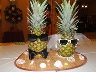 Bridal Shower Food Idea Luau Centerpieces, Hawaiian Bridal Shower, Luau Bridal Shower, Pineapple Centerpiece, Beach Bridal Showers, Luau Wedding, Tropical Bridal Showers, Tropical Bridal, Fiesta Tropical