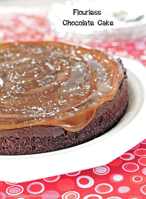 Chocolate Cake With Caramel, Cake With Caramel Sauce, Princess Food, Chocolate Caramel Cake, Passover Desserts, Cake With Caramel, Keto Baking, Ganache Cake, Flourless Chocolate Cake