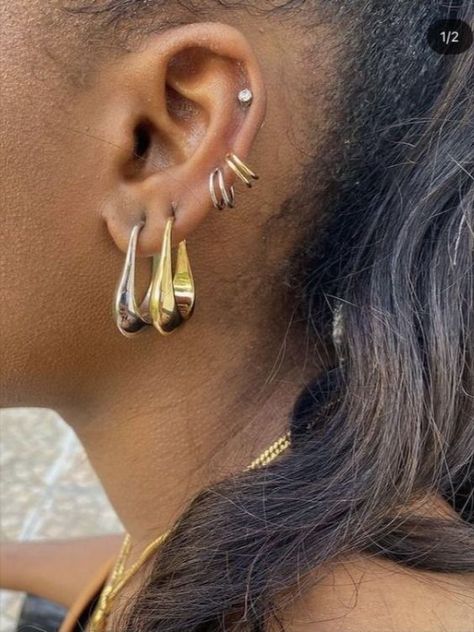 chic jewellery ideas - silver and gold earrings Mixed Metal Earrings, Mixed Metal Jewelry, Dope Jewelry, Hair Care Products, Stacked Jewelry, Jewelry Lookbook, Mode Inspo, Love Fashion, Girly Jewelry