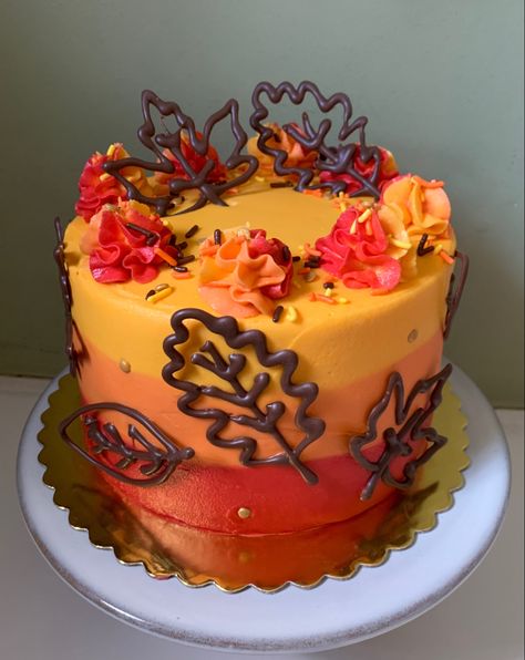 Fall Theme Cakes, Thanksgiving Cakes Decorating, Fall Cakes Decorating, Fall Leaf Cake, Fall Birthday Cakes, Thanksgiving Sweets, Thanksgiving Baking, Turkey Cake, Patisserie Fine