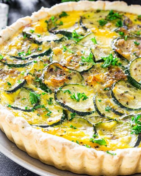 This Cheesy Zucchini Quiche is super simple to make and perfect for any meal of the day! If you don't have any quiche lovers in your home, you certainly will after this one!  #cheesy #zucchini #quiche Zucchini Quiche Recipes, Crustless Pie, Zucchini Quiche, Zucchini Pie, Quiche Recipes Easy, Jo Cooks, Cheesy Zucchini, Quiche Recipe, Easy Cheesy