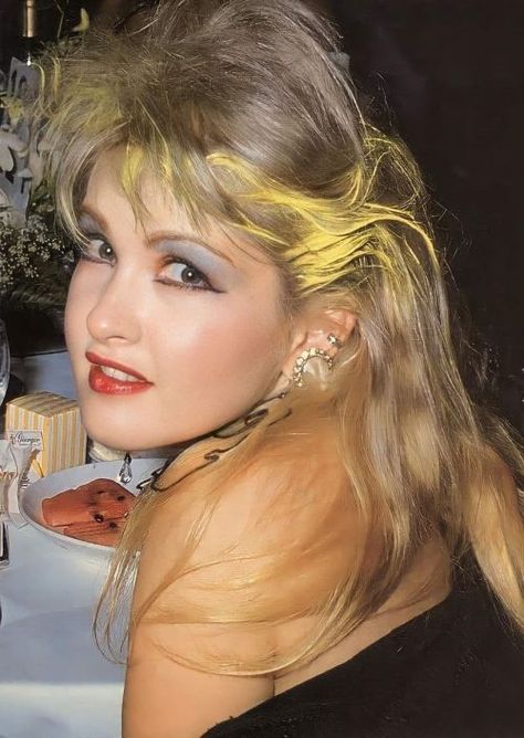 Cyndi Lauper 80s, Cindy Lauper 80's, 1980s Madonna, Cindy Lauper, 1980s Women, 80s Pop, Women Of Rock, Pop Queen, Cyndi Lauper