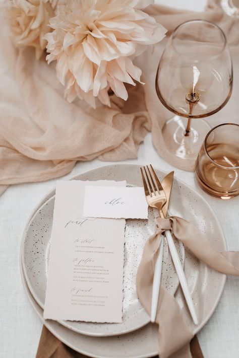 Wedding Plate Setting Neutral, Soft Modern Wedding, Blush Wedding Aesthetic, Beige Bridal Shower Ideas, Beige Wedding Aesthetic, Marble Wedding Decor, Neutral Wedding Aesthetic, Neutral Bridal Shower Ideas, Nude Table Setting