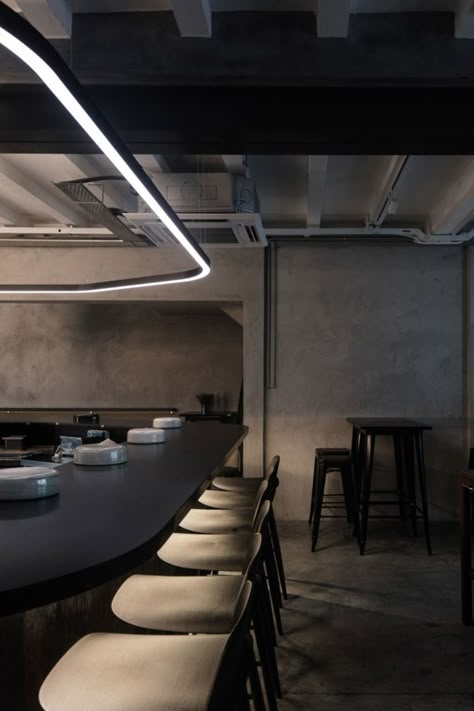 Brutalism Interior, Sake Bar, Lighting Plan, Restaurant Lighting, Bar Interior, Japanese Interior, Sushi Bar, Cafe Interior Design, Restaurant Interior Design