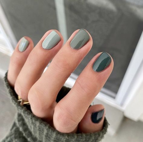 Green Nails For Spring, Green Gradient Nails, Short Square Nail Designs, Sage Green Nail, Sage Green Nails, Skittle Mani, Short Square Nail, Fail Nails, Unghie Sfumate