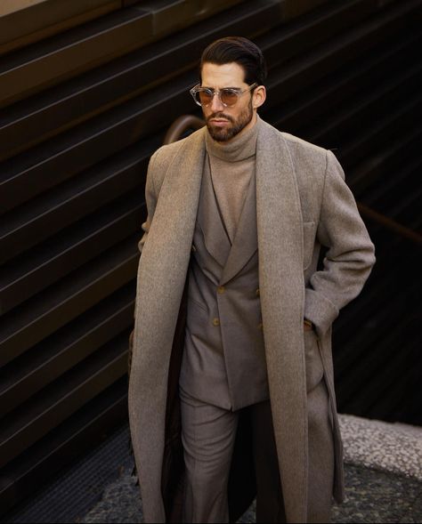 90s Men Fashion, Gq Usa, Men's Winter Fashion, Sleek Sunglasses, Italian Mens Fashion, Luxury Coat, Business Attire For Men, Long Coat Men, Classy Outfits Men