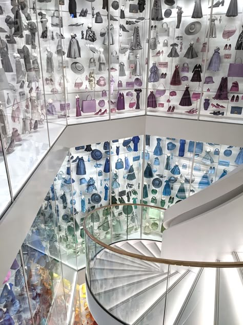 Dior Museum, Paris Itinerary, Paris Travel Tips, Dior Paris, Paris Aesthetic, Museums In Paris, Dior Fashion, Stunning Gowns, Disneyland Paris