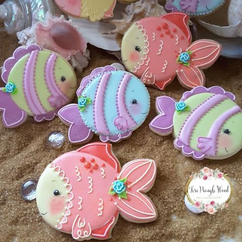 Sea Cookies, Summer Sugar Cookies, Fish Cookies, Beach Cookies, Royal Iced Cookies, Summer Cookies, Sugar Cookie Designs, Cookie Time, Pretty Cookies