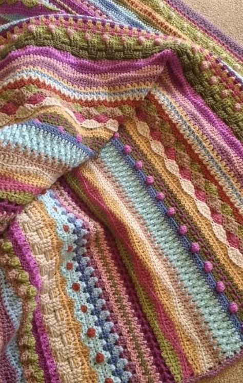 Crochet With Variegated Yarn, Multi Color Crochet Blanket Free Pattern, Unique Crochet Blanket, Striped Afghan, Crochet Blanket Free, Scrap Yarn Crochet, Crochet Throw Pattern, Crochet Blanket Designs, Manta Crochet