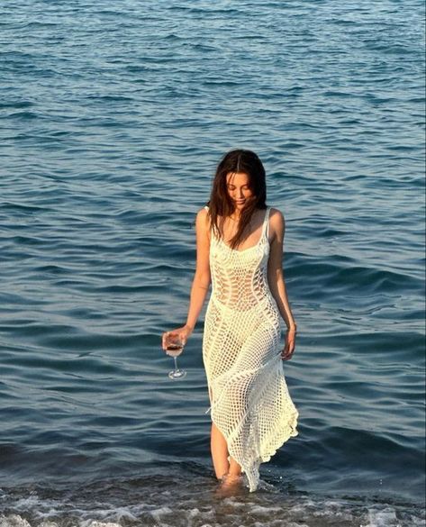 Beach Photoshoot Clothes, Siargao Outfit Ideas, Boracay Photography Poses, Beach Aesthetic Outfits Dresses, Goa Beach Outfits, Celebrity Beach Outfits, Siargao Outfit, Beach Outfits Women Aesthetic, Beach Dress Poses