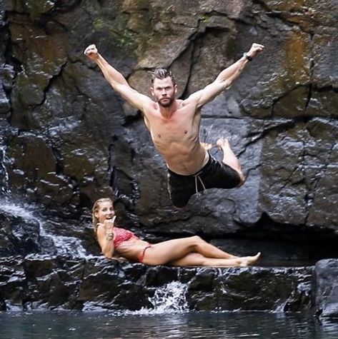 Hemsworth Brothers, Thor X Loki, Chris Hemsworth Thor, Elsa Pataky, Australian Actors, Matt Damon, Celebrity Travel, Man Thing Marvel, Bradley Cooper