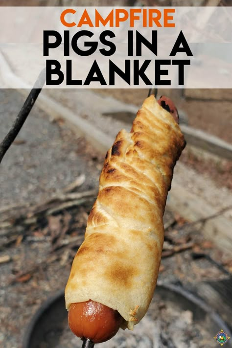 These Camping Pigs in a Blanket are fun to make over the campfire using refrigerated crescent rolls or biscuits. Make them next weekend! Fun Campfire Food, Campfire Supper Ideas, Campfire Lunch Ideas, Back Country Camping Meals, Campfire Eclairs Crescent Rolls, Campfire Lunch, Campfire Hot Dogs, Bonfire Treats, Hot Dogs In A Blanket Crescent Rolls