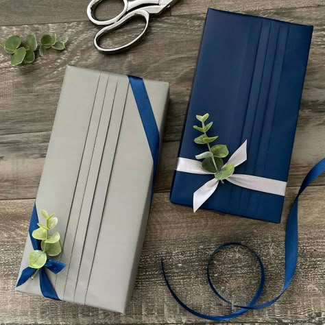 Dress your next gift in simple, sophisticated, classic pleats! 🎁 #giftwrapping #gift #gifts #giftwrappingideas #giftbox #christmas #gifting #handmade #wrapping #giftboxes giftpackaging #wrappinggifts #giftwrapped #customizedgifts #giftwrappingtechniques #giftwrappingtechnique #giftwrappingtutorial #wrappingtutorial #tutorial #giftwrappinglove #wrappedwithintention #pleats #pleatedgiftwrapping #pleatedwrappingtechiques #pleatedwrapping Fancy Gift Wrapping, Pleated Gift Wrapping, Ideas New Year, Christmas Gift Wrapping Diy, Christmas Wrapping Diy, Pretty Gift Wrapping Ideas, Gift Wrapping Christmas, Gift Wrapping Tutorial, Creative Wrapping