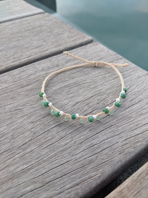 Anklets Aesthetic Beach, Anklets Beach Vibes, Beachy Jewelry Bracelets, Beach Anklets Diy, Bracelet Ideas Beachy, Cute Anklets Diy, Beaded Bracelets Beach, Summer Anklets Diy, Beachy Jewelry Diy