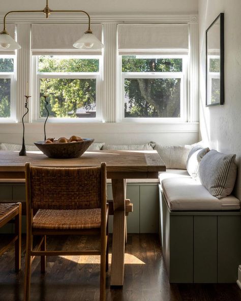 Dreaming of Sunday baking here 🤎 #figgardenproject Photography: @elliekoleen | Instagram Dinette Seating, Kitchen Nook Ideas, Kitchen Nook Bench, Eating Nook, Banquette Ideas, Pnw Style, Nook Bench, Banquette Seating In Kitchen, Kitchen Banquette