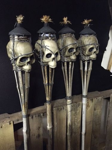 Halloween forum member coxboy316 tiki torch makeovers Diy Halloween Dekoration, Halloween Decorations Ideas, Halloween Forum, Halloween Outside, Casa Halloween, Casual Halloween, Pirate Halloween, Easy Halloween Decorations, Halloween Yard Decorations