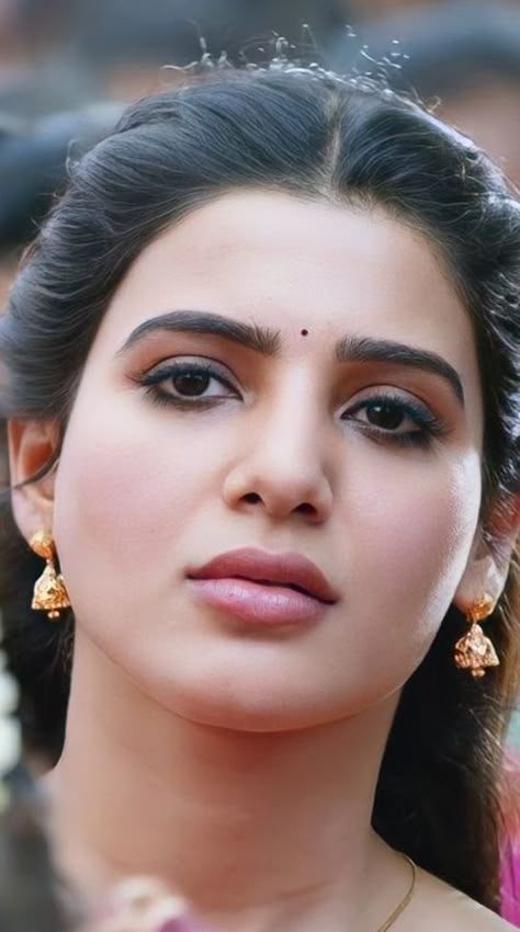 Actress Hairstyles, Actress Without Makeup, Samantha Photos, Beauty Face Women, Beautiful Lips, Indian Actress Hot Pics, Beautiful Smile Women, Desi Beauty, Beauty Face