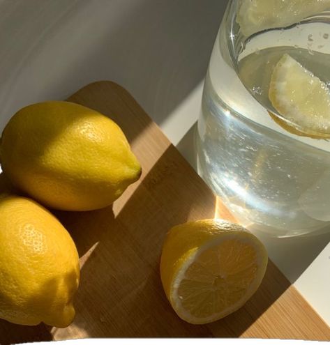 Lemon Water In The Morning, Vision Board Themes, Drinking Hot Water, Drinking Lemon Water, Water Aesthetic, Glass Of Water, Healthy Food Motivation, Healthy Lifestyle Inspiration, Lemon Water