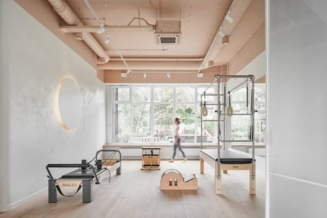 Yoga studio METOD :: Behance