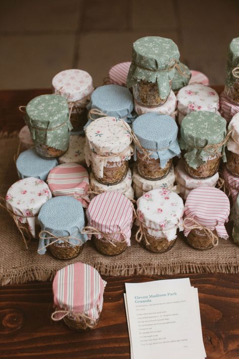 Homemade Party Favors, Rustic Garden Party, Diy Tea Party, Diy Favors, Jam Packaging, Tea Wedding Favors, Summer Garden Wedding, Rustic Mason Jars, Tea Diy