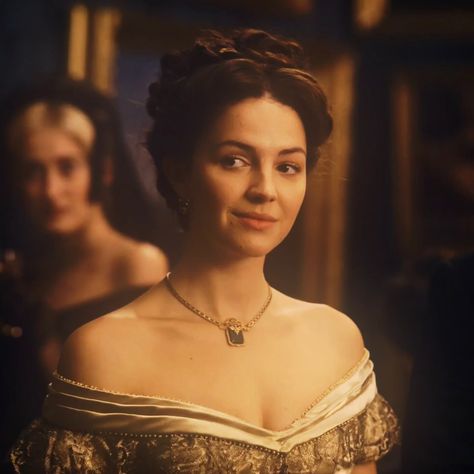 Sue Dickinson, Steampunk Hairstyles, Regency Era Fashion, Royal Ball, Costume Drama, Daughters Of The King, Emily Dickinson, Hailee Steinfeld, Historical Characters