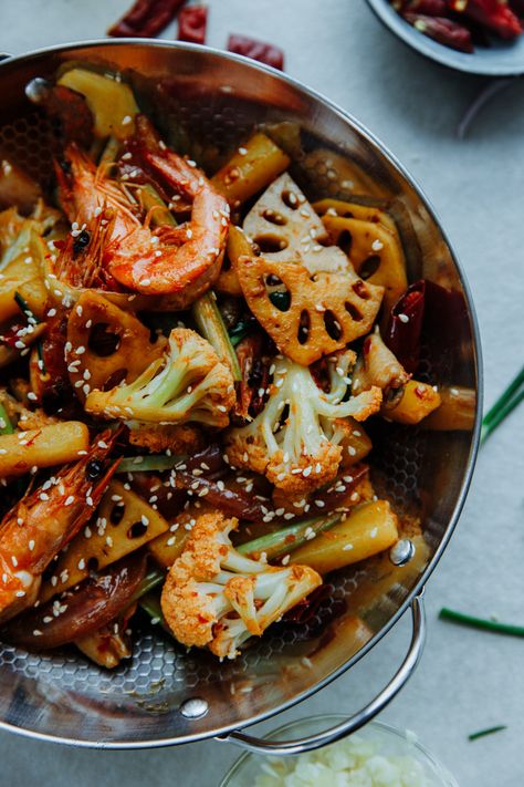 Chinese Traditional Food Dishes, Chinese Fusion Food, Chinese Prawns, Food Menu Design Ideas, Sichuan Recipes, Chinese Pork Recipes, Chinese Hot Pot, Hot Pot Recipe, Sichuan Food