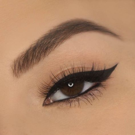 Waterline Eyeliner, Makeup Reference, Permanent Makeup Eyeliner, Eyeliner Ideas, Maquillage On Fleek, Perfect Winged Eyeliner, How To Do Eyeliner, Permanent Eyeliner, Kajal Eyeliner