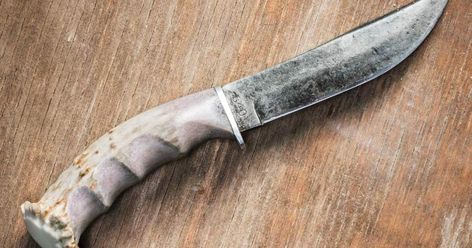 Bone Knife Handle Diy, Bone Handle Knife, Antler Knife Handle, Diy Antler, Antler Knife, Trench Knife, Belt Knife, Serrated Knife, Diy Knife