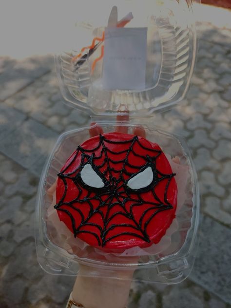 Cake Spiderman, Lunch Box Cake, Spiderman Cake, Creative Gifts For Boyfriend, Box Cake, Peter Parker, Creative Gifts, Random Things, Boyfriend Gifts