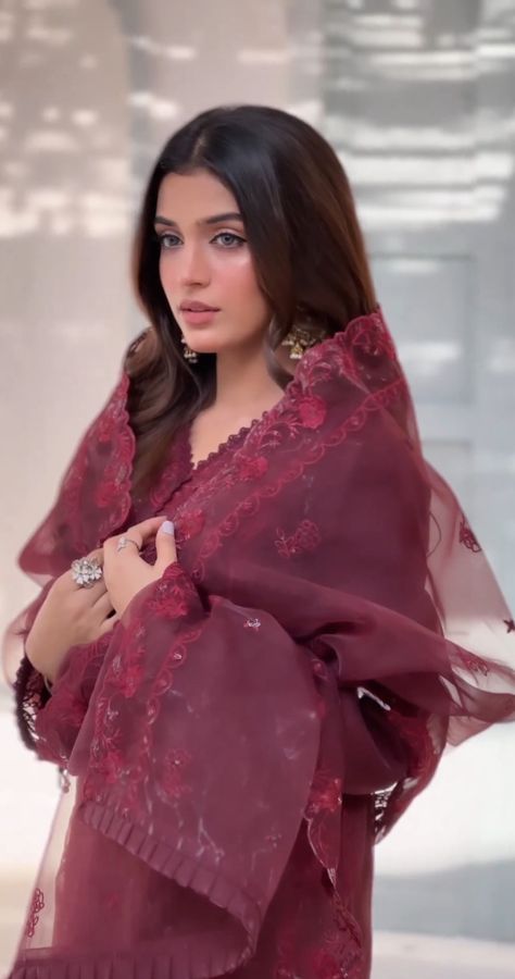 Maya Ali, Laiba Khan Pakistani Actress, Girly Dp, Pakistani Actress Dresses, Lehenga Designs Simple, Laiba Khan, Multiplication Table, Pakistani Casual Dresses, Trendy Photography