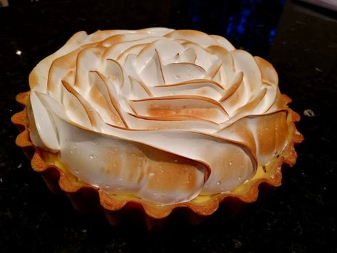 Rose Pie, Pie Decoration, Perfect Pie Crust, Creative Desserts, Lemon Meringue Pie, Favorite Pie, Lemon Pie, Pie Bar, Meringue Pie