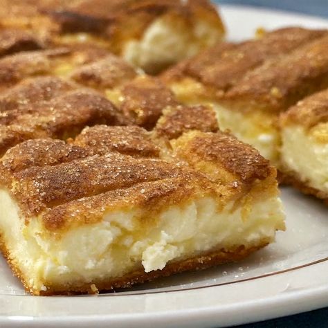 🍰🧀 Irresistible Cream Cheese Squares... - Planet Of Recipes Deserts With Cream Cheese, Eggnog Bread Recipe, Cream Cheese Squares, Christmas Eggnog, Cheese Squares, Square Recipes, Blueberry Cream Cheese, Crescent Dough, Crescent Roll Dough