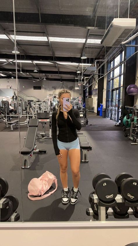 Blonde Gym Girl, Bra Fat Workout, Gym Girlies, Gym Girlie, Weight Gain Workout, Pilates Outfit, Gym Aesthetic, Cute Workout Outfits, Cute Gym Outfits