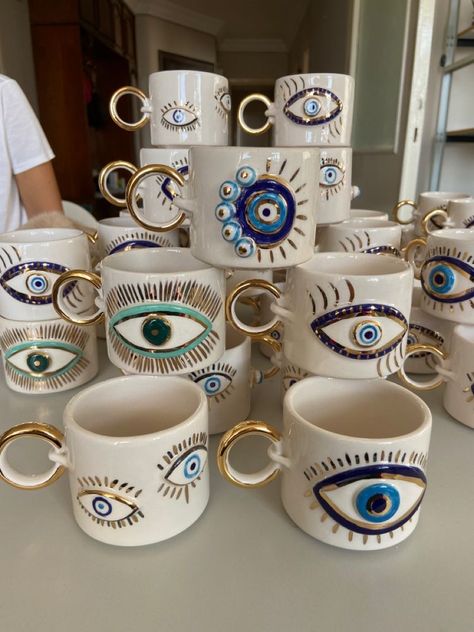 Hantverk Diy, Evil Eye Art, Eye Designs, Pottery Painting Designs, Keramik Design, Pottery Crafts, Ceramics Pottery Art, Ceramics Ideas Pottery, Diy Clay Crafts